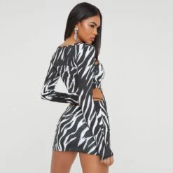 EGO Long Sleeve Double Layered Crop Top In Monochrome Printed Slinky 8 EGO Long Sleeve Double Layered Crop Top In Monochrome Printed Slinky -Sperrryego Store 23 11 22 july29450 sq