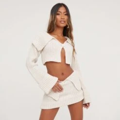 EGO Long Sleeve Button Front Collared Cropped Cardigan In Cream Chunky Knit