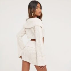 EGO Long Sleeve Button Front Collared Cropped Cardigan In Cream Chunky Knit 8 EGO Long Sleeve Button Front Collared Cropped Cardigan In Cream Chunky Knit -Sperrryego Store 31 01 23 unya52634 s